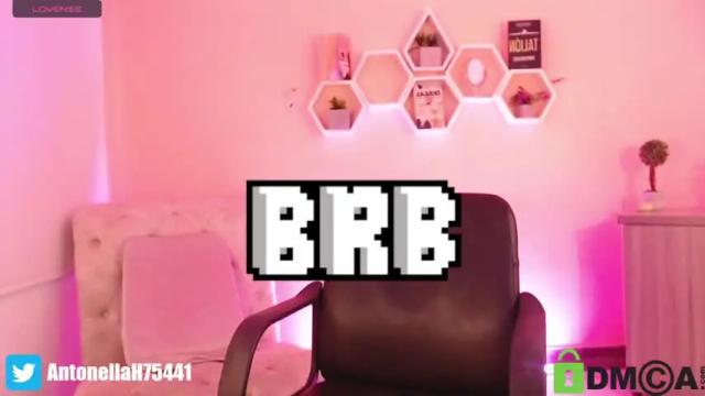 Image 12 of antonella_copper Stream on Chaturbate on 18 months ago