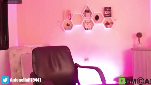Image 8 of antonella_copper Stream on Chaturbate on 18 months ago
