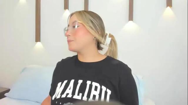 Image 4 of antonella_cutie_ Stream on Chaturbate on 1 month ago