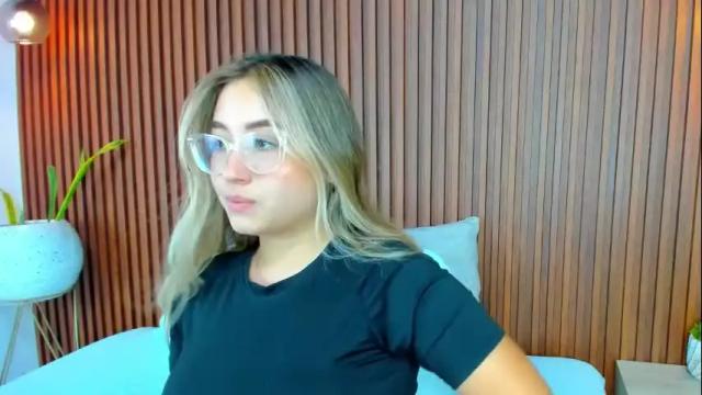 Image 2 of antonella_cutie_ Stream on Chaturbate on 1 month ago