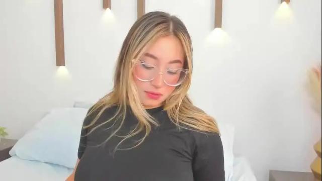 Image 2 of antonella_cutie_ Stream on Chaturbate on 8 days ago