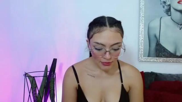 Image 10 of antonella_gomez01 Stream on Chaturbate on 18 months ago