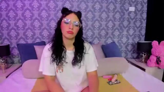 Image 3 of antonella_gomez01 Stream on Chaturbate on 17 months ago