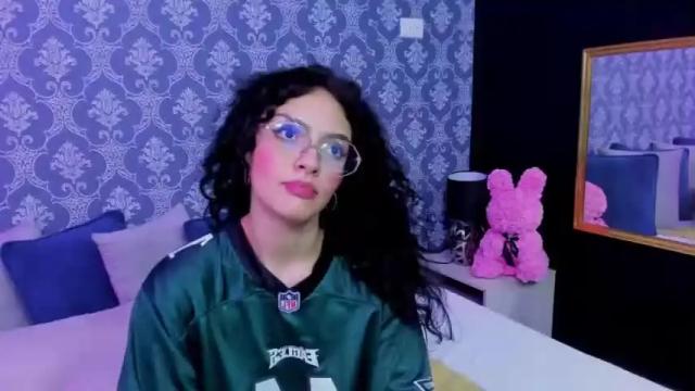 Image 10 of antonella_gomez01 Stream on Chaturbate on 17 months ago