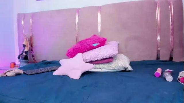 Image 2 of antonella_hotkiss Stream on Chaturbate on 4 months ago