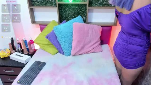 Image 6 of antonella_ponce Stream on Chaturbate on 3 months ago