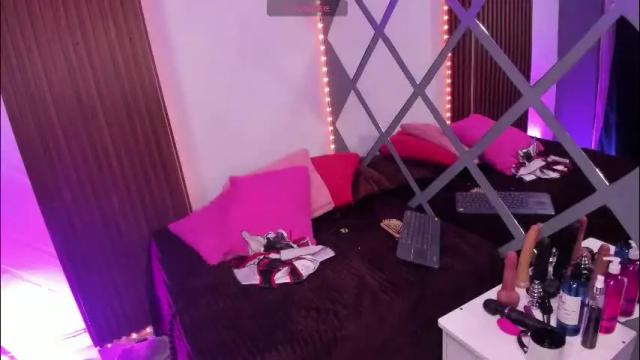 Image 2 of antonella_ponce Stream on Chaturbate on 2 months ago
