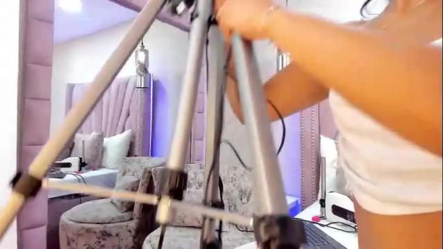 Image 2 of antonellaascott Stream on Chaturbate on 7 months ago