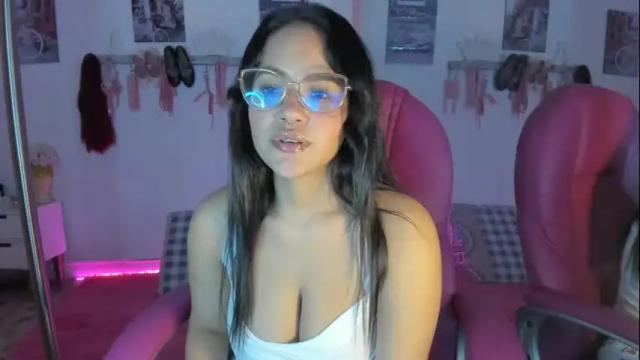 Image 2 of antonellakling_ Stream on Chaturbate on 17 days ago