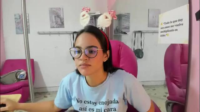 Image 3 of antonellakling_ Stream on Chaturbate on 22 days ago