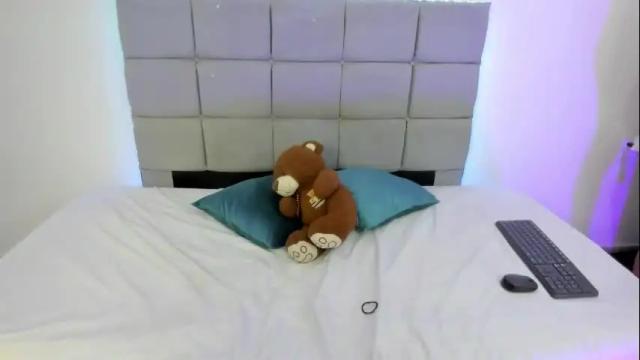 Image 11 of antonellarivera Stream on Chaturbate on 17 days ago