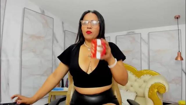 Image 3 of antonellasan Stream on Chaturbate on 5 months ago