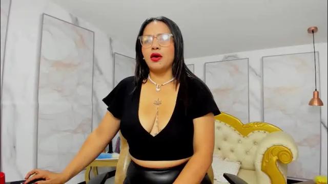 Image 4 of antonellasan Stream on Chaturbate on 5 months ago