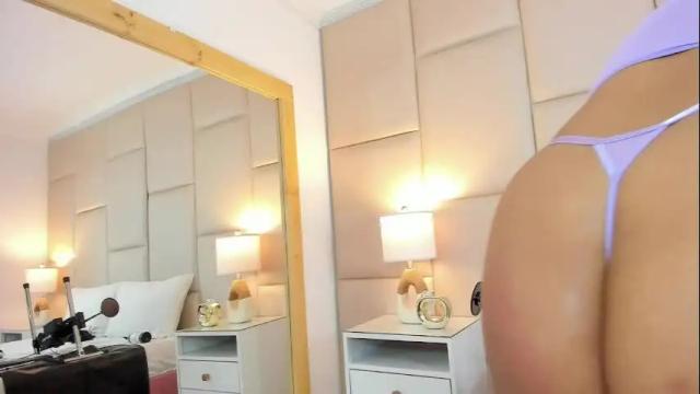 Image 6 of antoniaross Stream on Chaturbate on 27 days ago