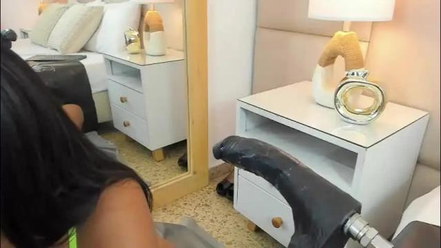 Image 10 of antoniaross Stream on Chaturbate on 2 months ago