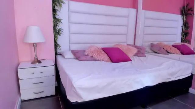 Image 2 of aphril_newt Stream on Chaturbate on 9 months ago