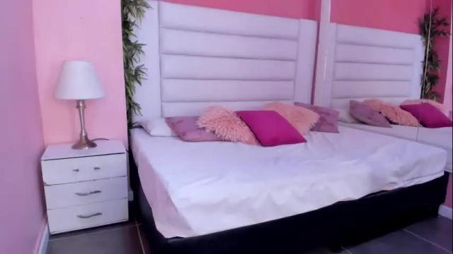 Image 4 of aphril_newt Stream on Chaturbate on 9 months ago