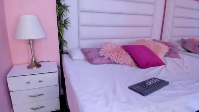 Image 8 of aphril_newt Stream on Chaturbate on 9 months ago