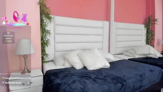 Image 6 of aphril_newt Stream on Chaturbate on 8 months ago