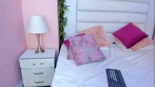 Image 10 of aphril_newt Stream on Chaturbate on 8 months ago