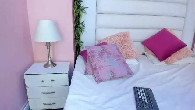 Image 11 of aphril_newt Stream on Chaturbate on 8 months ago