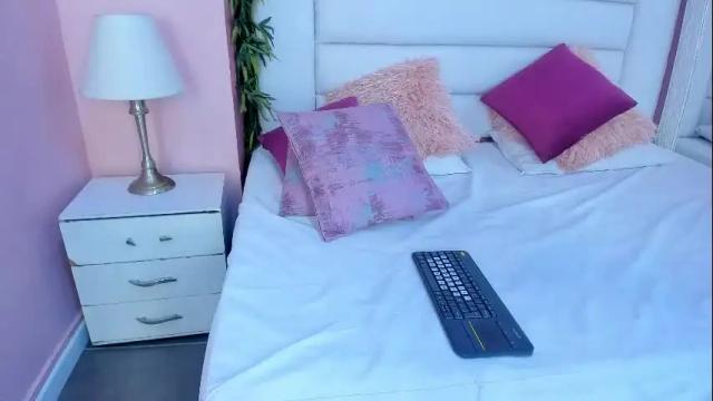 Image 8 of aphril_newt Stream on Chaturbate on 8 months ago