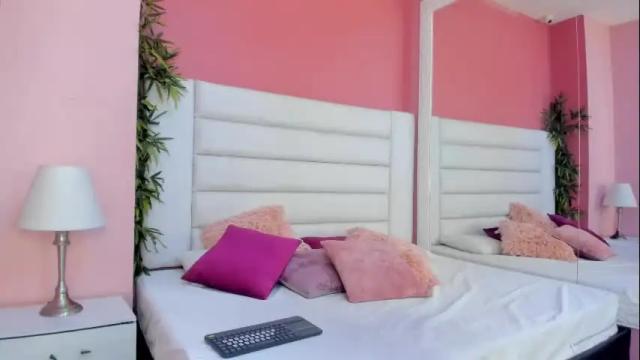 Image 2 of aphril_newt Stream on Chaturbate on 8 months ago