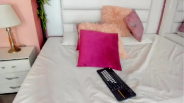 Image 2 of aphril_newt Stream on Chaturbate on 7 months ago