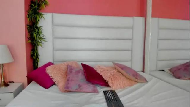 Image 2 of aphril_newt Stream on Chaturbate on 7 months ago