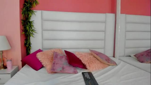 Image 4 of aphril_newt Stream on Chaturbate on 7 months ago