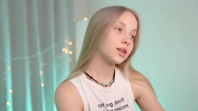 Image 3 of appr0ved Stream on Chaturbate on 13 months ago