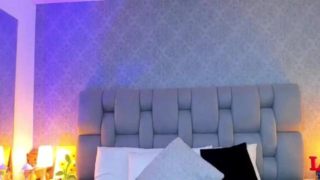 Image 12 of apriilevans Stream on Chaturbate on 12 months ago