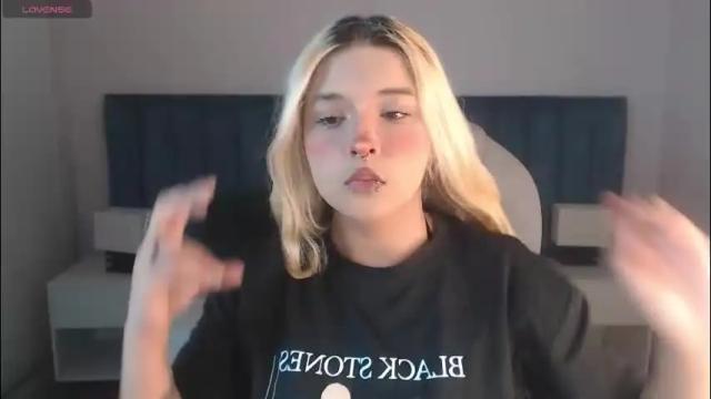 Image 11 of april__bunny Stream on Chaturbate on 2 months ago