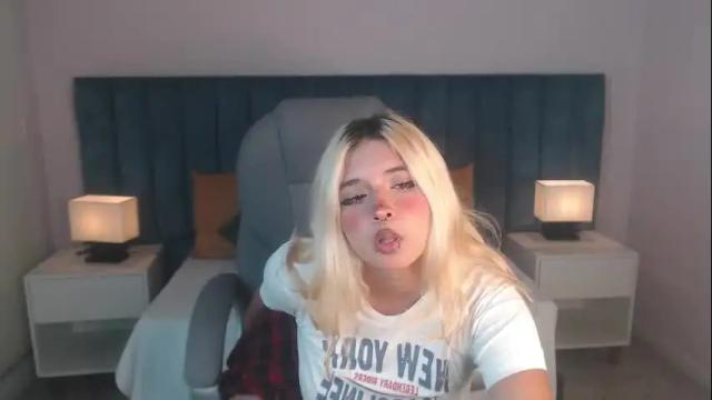 Image 12 of april__bunny Stream on Chaturbate on 2 months ago