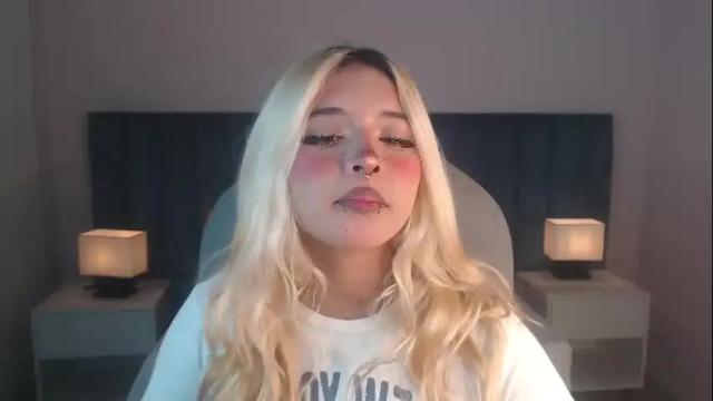 Image 6 of april__bunny Stream on Chaturbate on 2 months ago