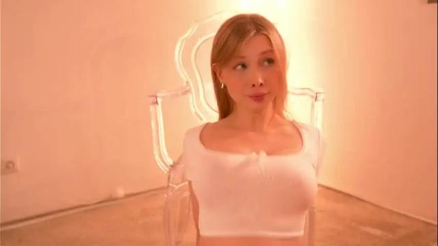 Image 3 of april_blush Stream on Chaturbate on 20 days ago