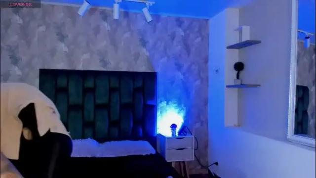 Image 4 of april_dumont Stream on Chaturbate on 10 days ago