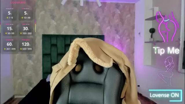 Image 3 of april_dumont Stream on Chaturbate on 8 days ago