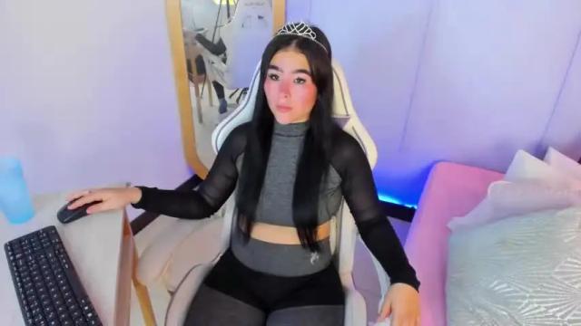 Image 2 of april_hotson Stream on Chaturbate on 17 months ago