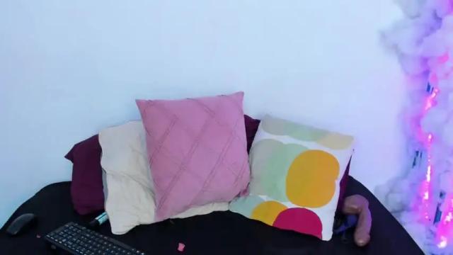 Image 6 of april_hotson Stream on Chaturbate on 16 months ago
