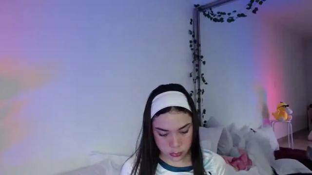 Image 3 of aprildubois_ Stream on Chaturbate on 14 months ago