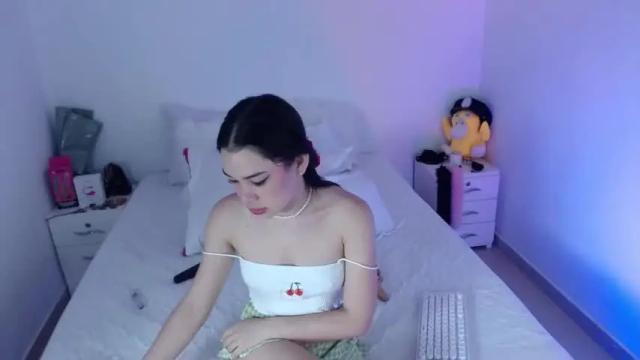 Image 4 of aprildubois_ Stream on Chaturbate on 13 months ago