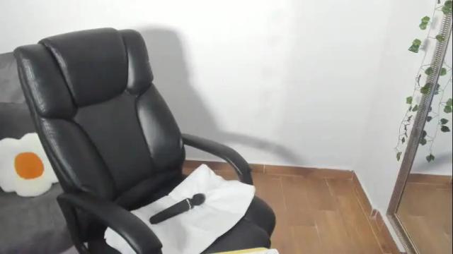 Image 7 of aprildubois_ Stream on Chaturbate on 6 months ago