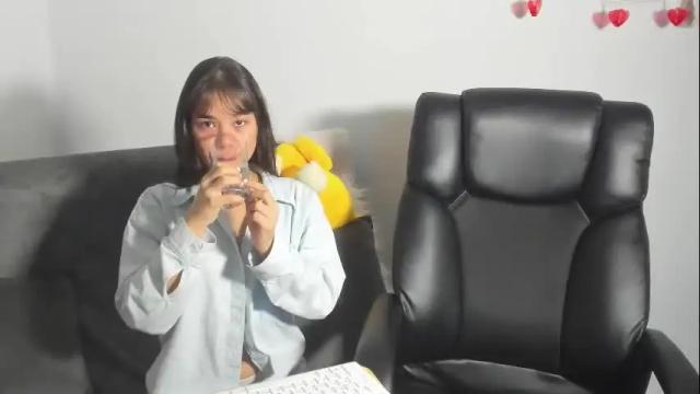 Image 3 of aprildubois_ Stream on Chaturbate on 6 months ago