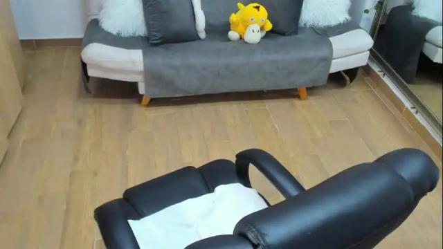 Image 12 of aprildubois_ Stream on Chaturbate on 3 months ago