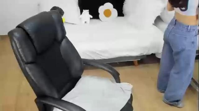 Image 7 of aprildubois_ Stream on Chaturbate on 3 months ago