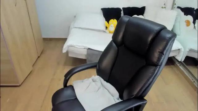 Image 2 of aprildubois_ Stream on Chaturbate on 2 months ago