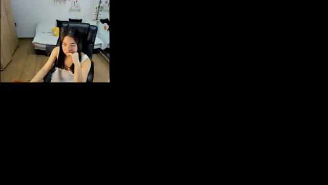 Image 2 of aprildubois_ Stream on Chaturbate on 2 months ago