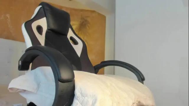 Image 10 of aprill_fox Stream on Chaturbate on 18 days ago