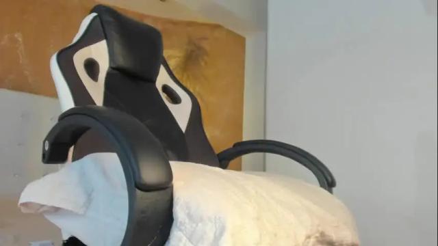 Image 11 of aprill_fox Stream on Chaturbate on 18 days ago